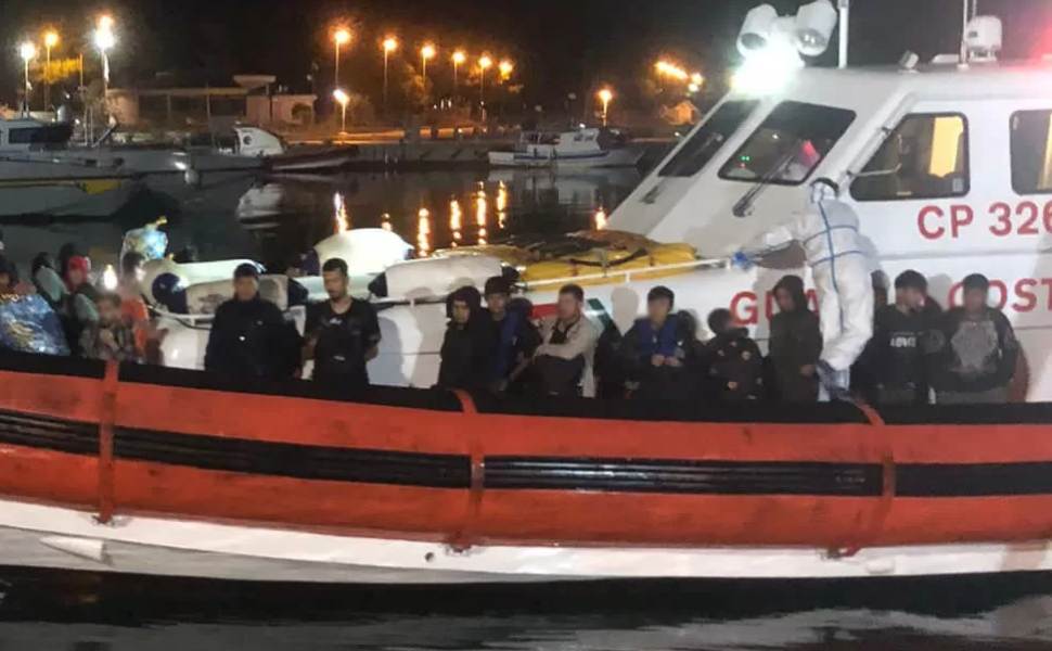 sbarco roccella migranti