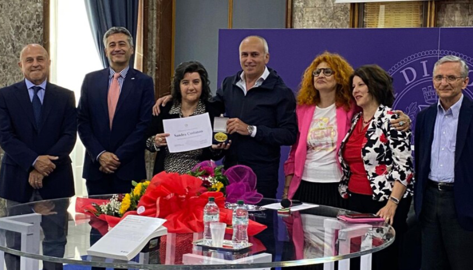 Caruso consegna il sigillo d’oro alla prof Sandra Costanzo: è tra le 20 donne leader di ricerca di eccellenza 51 sigillo prof Costanzo