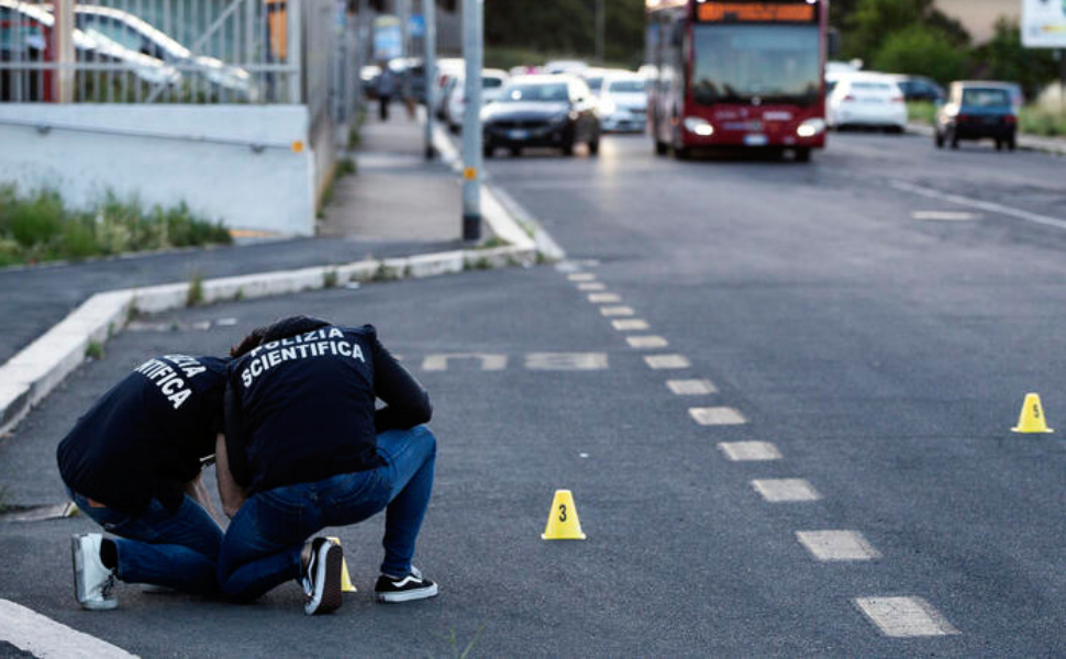 Colpita da proiettile in auto, morta la donna