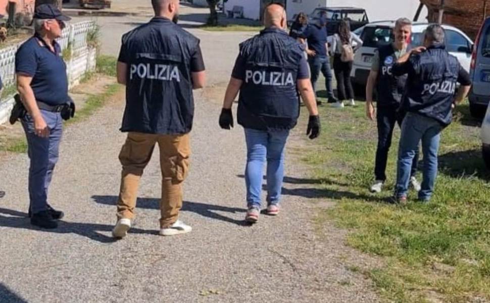 stoccaggio illecito rifiuti polizia 04