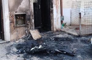 Terrore a Lungro, incendiate tre auto ad un imprenditore: salvate due persone dalle fiamme 60 Lungro2