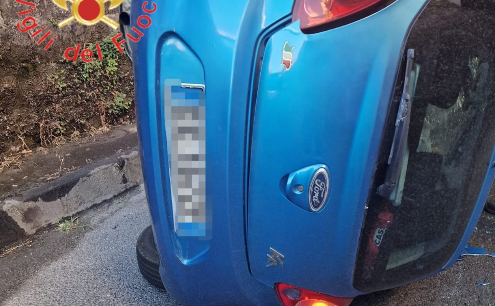 auto-si-ribalta-catanzaro