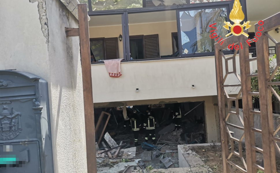 esplosione seminterrato appartamento soverato 01