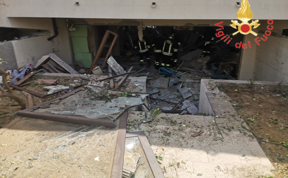 esplosione seminterrato appartamento soverato 02