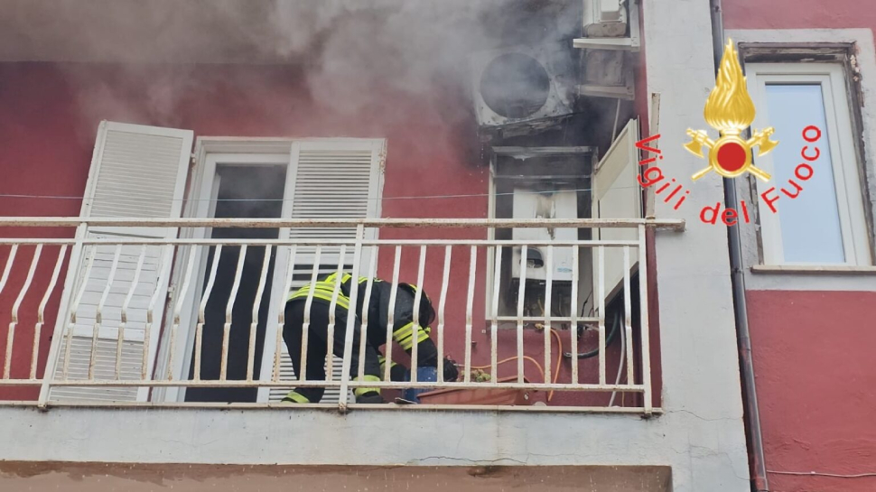 Dramma sfiorato, paura in un'abitazione: a fuoco caldaia alimentata con bombole di Gpl 51 incendio croyone
