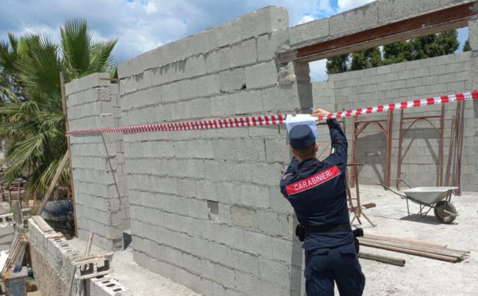 sequestro fabbricato nicastro carabinieri forestali