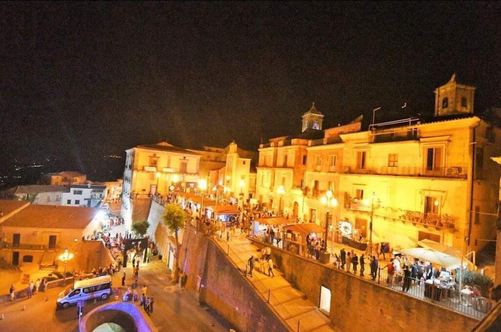 Il dolce sapore degli amari calabresi sbarca nel centro storico di Fuscaldo - VIDEO 1 SPirito Mediterraneo