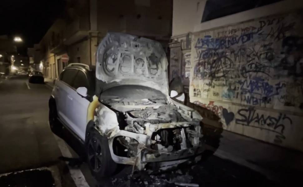 auto incendiata video calabria