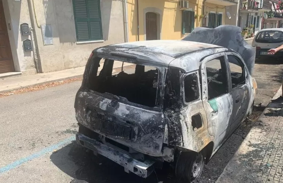 auto incendiata