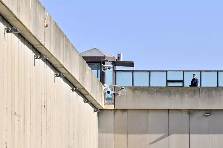 Aggressione nel carcere di Castrovillari: detenuto violento colpisce ancora, agente ferito 52 carcere castrovillari