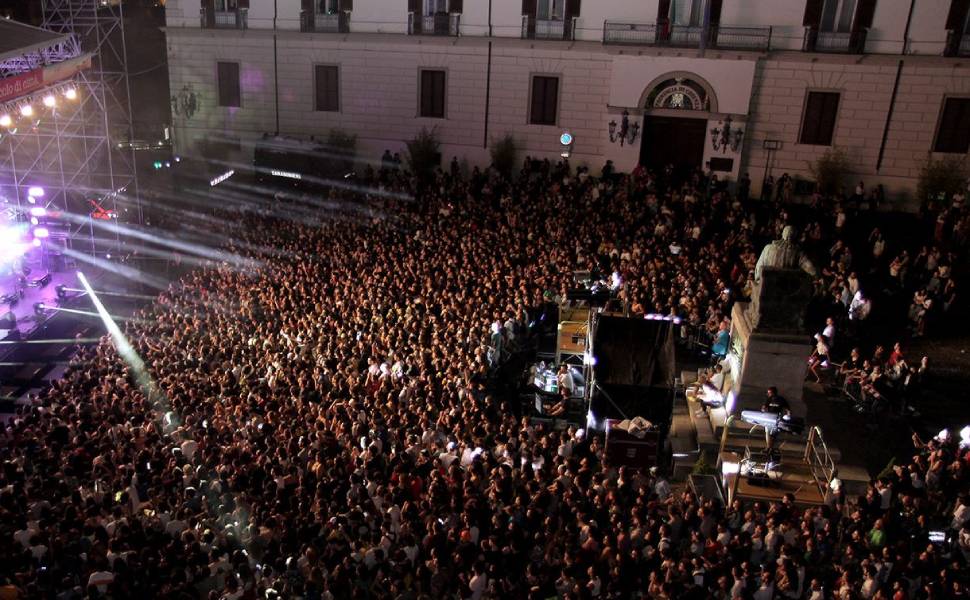 invasioni cosenza piazza XV Marzo
