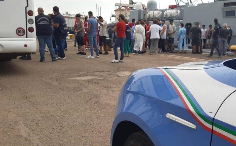 sbarco migranti polizia