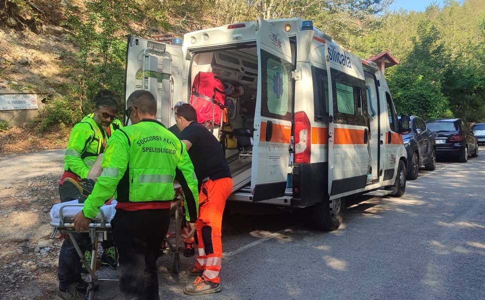 soccorso alpino infortunio parco pollino 01
