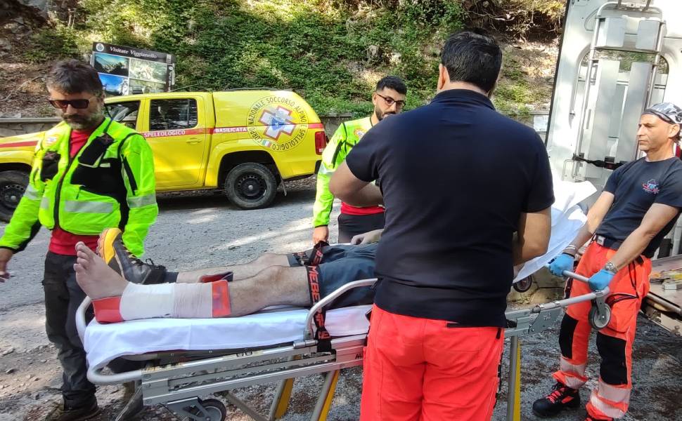 soccorso alpino infortunio parco pollino 02