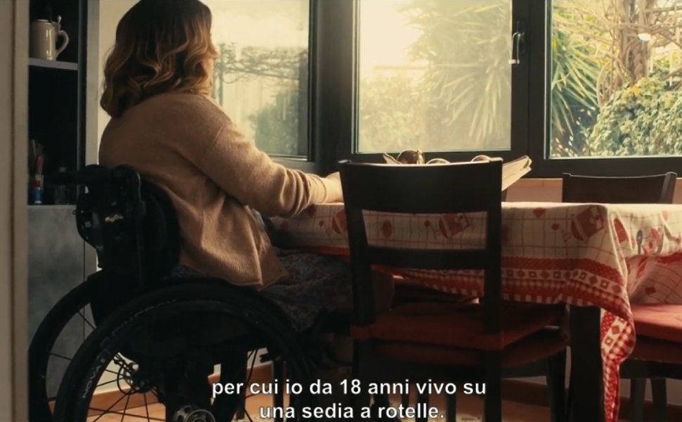 spot polizia filomena di gennaro questo non e amore 01