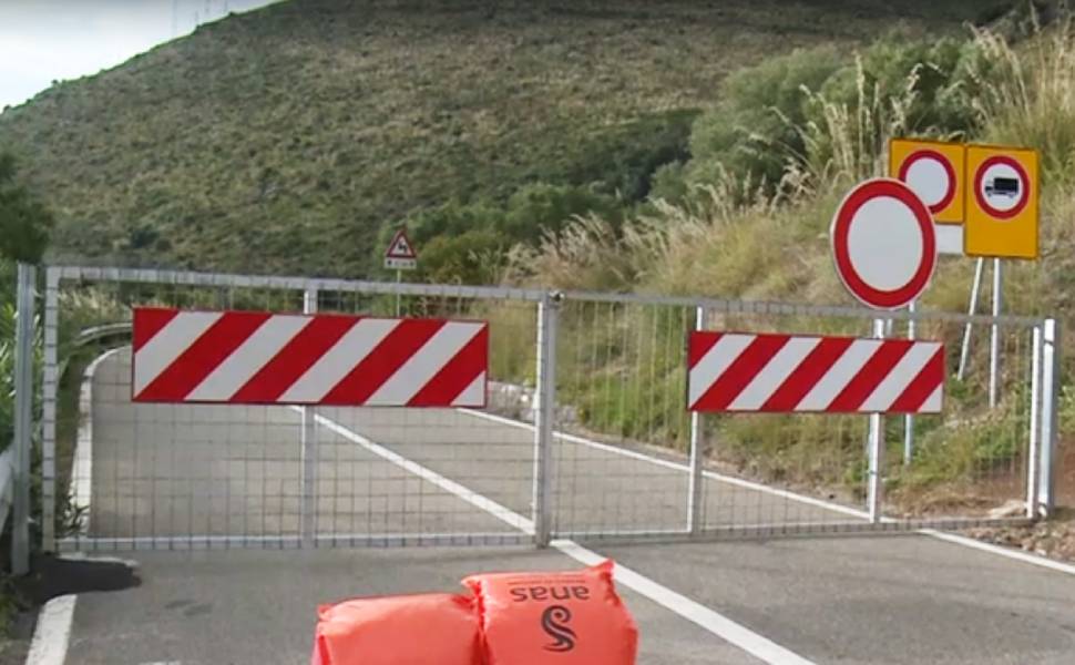 statale 18 maratea frana interdetto tratto