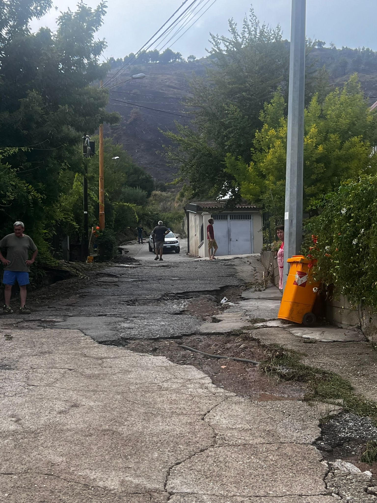 Paura a Lungro per il maltempo, violenta bomba d'acqua: fango e detriti invadono le strade 54 5