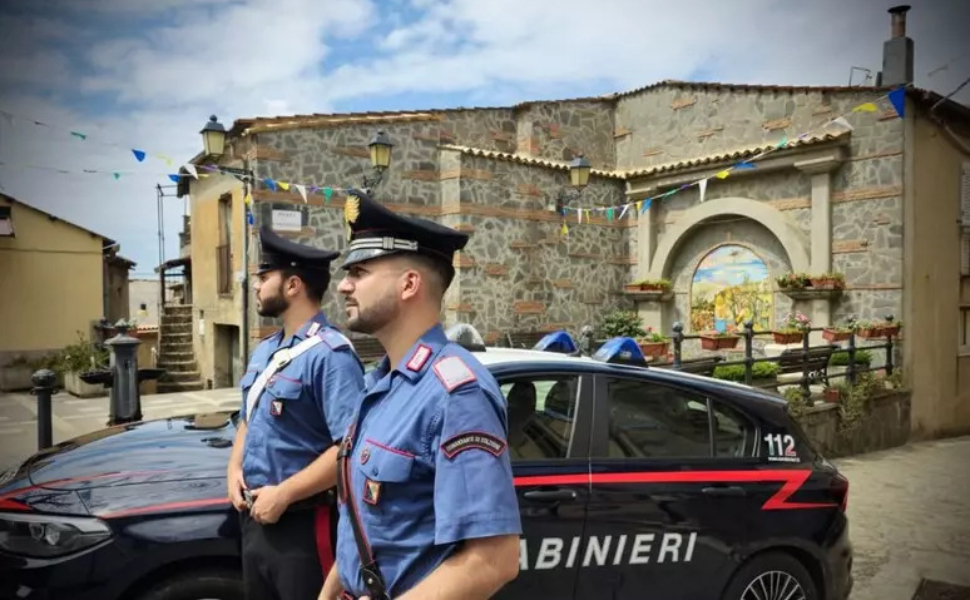 Non paga la parcella all'avvocato e gli bloccano il conto, minaccia il legale: "Diventerò la tua ombra" 51 Carabinieri-Arena