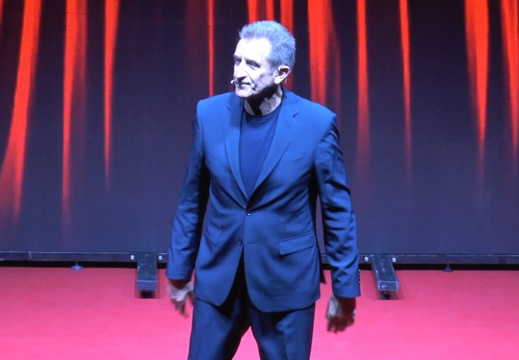 Altomonte: risate ed applausi per Ezio Greggio, il Festival Euromediterraneo continua 1 Ezio Greggio