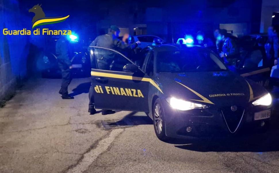 Nocera Terinese: sequestrato un complesso alberghiero con discoteca, denunciato il titolare 51 Guardia finanza notte