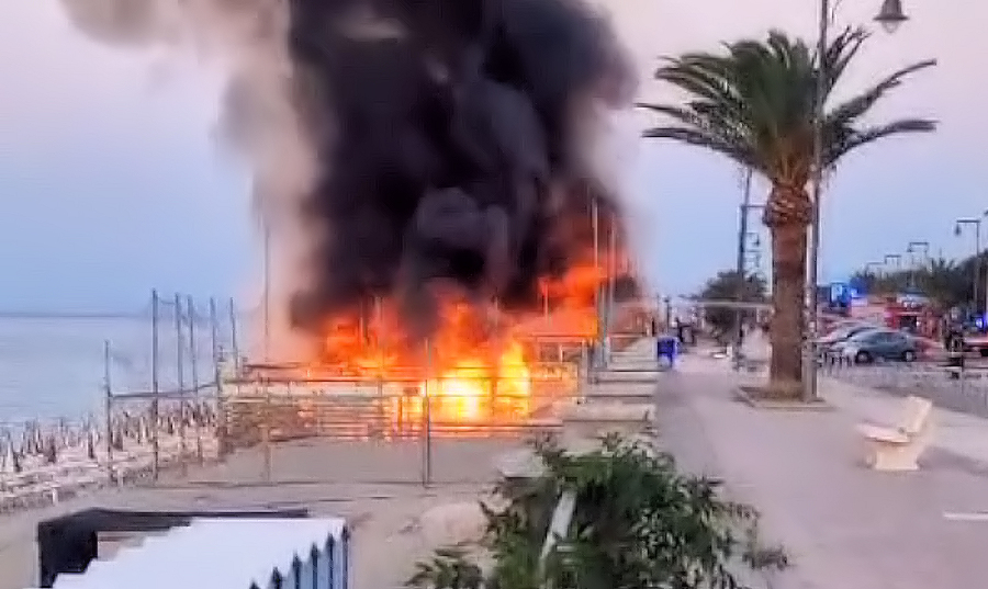 Incendio Lido Roccella
