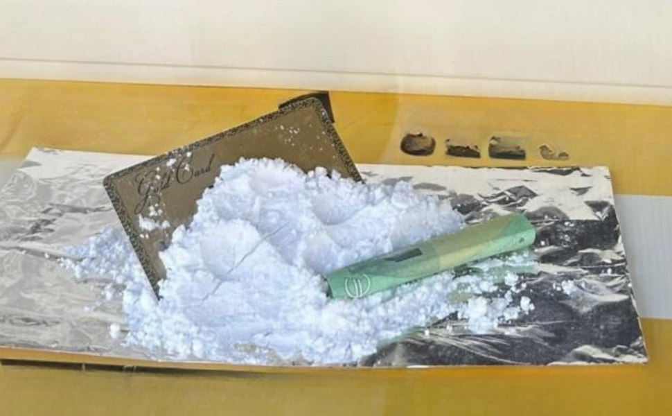 Kit-cocaina vetrina.j