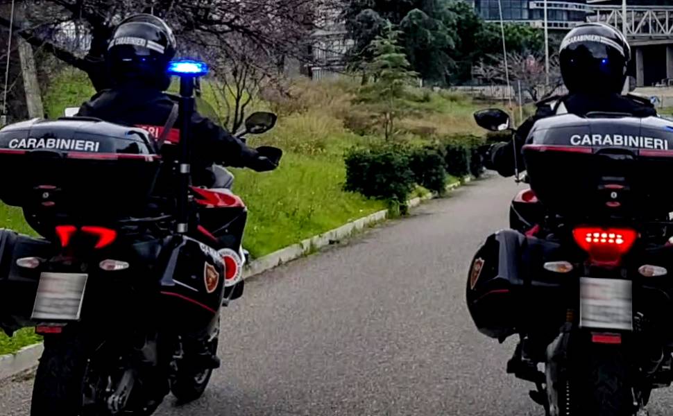 Carabinieri in prima linea contro i furti nelle abitazioni: consigli per chi parte 51 carabinieri moto
