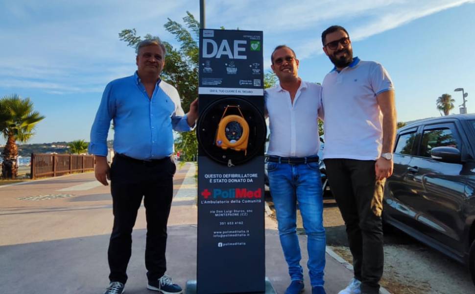 A Montepaone, il primo lungomare cardioprotetto del Basso Jonio 51 defibrillatore montepaone lungomare