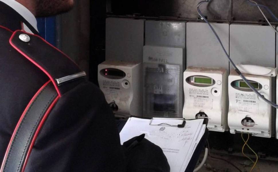 furto energia elettrica carabinieri