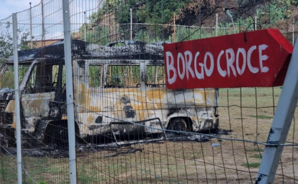 pulmino-bruciato-Borgo-Croce