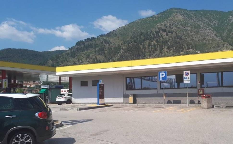 Si ferma all'autogrill per un caffè e accusa un malore, morto 37enne calabrese 51 sala consilina