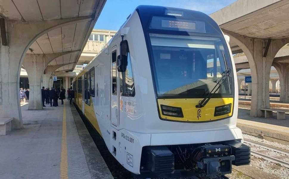 Treno Stadler stazione cosenza