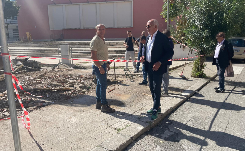 Cosenza, demolito il vecchio chiosco del 'Croccantino': «Rivocati/Riforma riprende vita» 51 chiosco-piazza-amendola