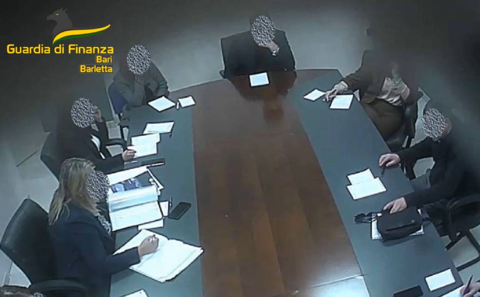 Falsi titoli per accedere ai concorsi nella scuola: 9 arresti e 30 indagati anche in Calabria 3 falsi titoli concorsi