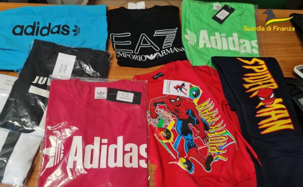 finanza corigliano rossano capi contraffatti bambini 02