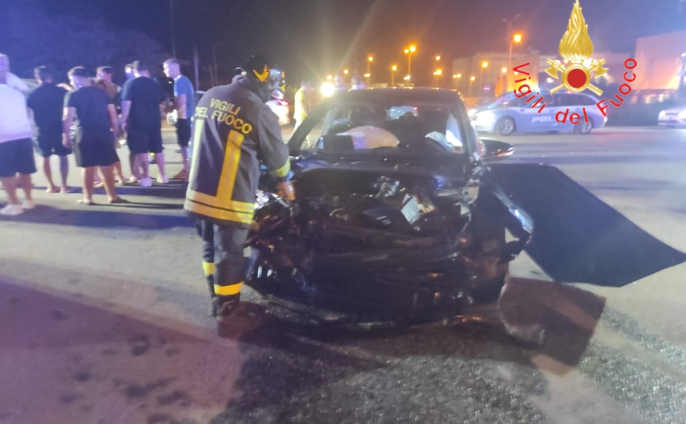 Maxi incidente sulla 106, 4 auto coinvolte e 8 feriti: c'è anche un bambino - VIDEO 1 statale-106-incidente-passovecchio