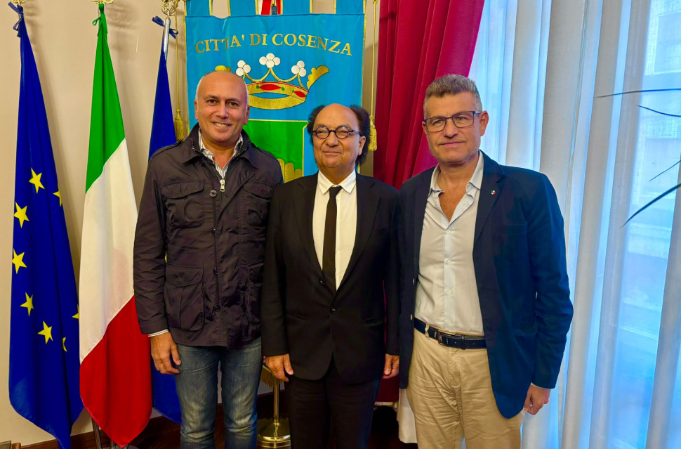 il Sindaco Franz Caruso Eugenio Guarascio e il Presidente del Consiglio comunale Giuseppe Mazzuca 1