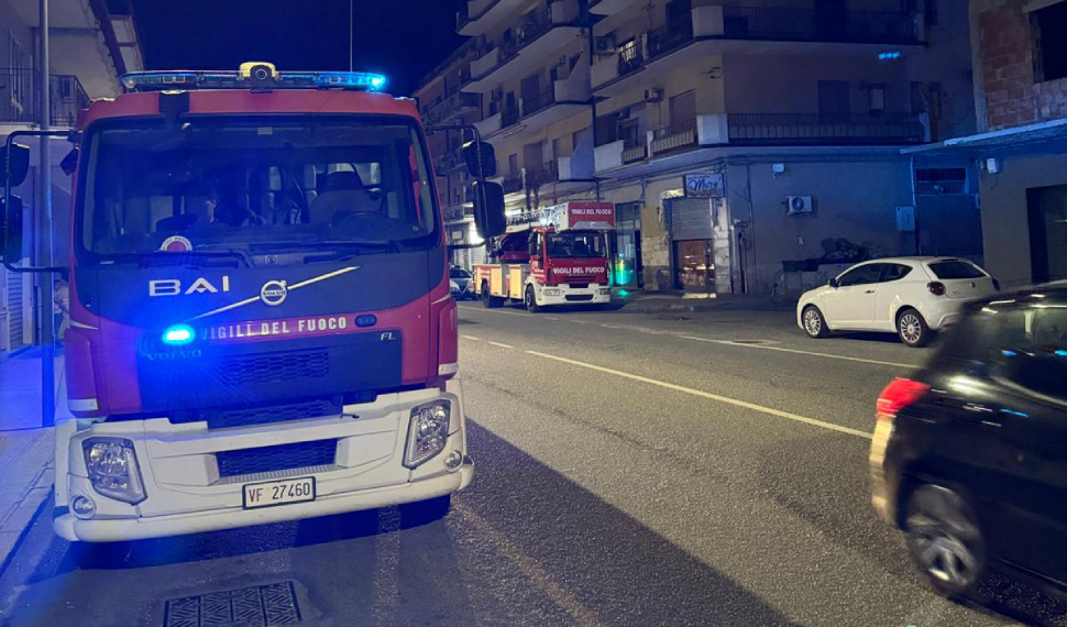 Incendio in un'abitazione, morta un'anziana: inutile l'intervento dei Vigili del Fuoco 51 incendio locri