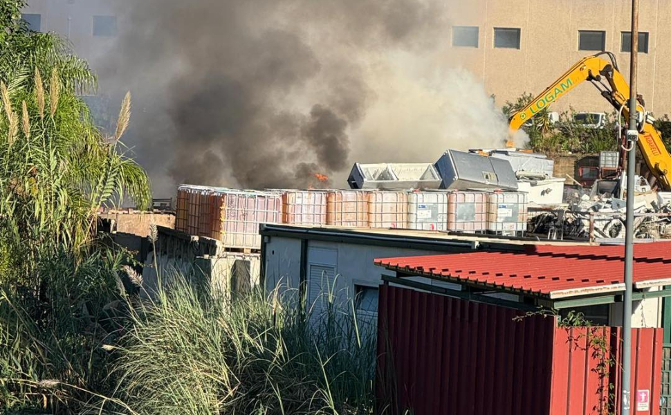 incendio-zona-industriale-Villa.
