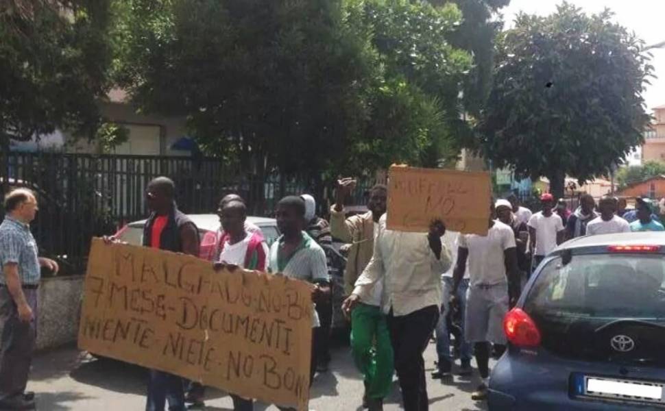 protesta lamezia migranti documenti