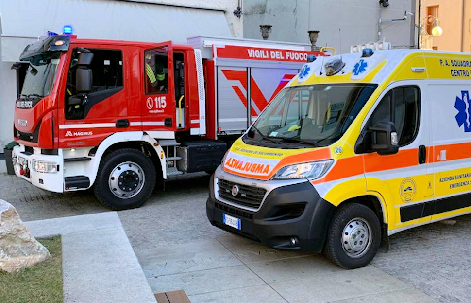 Ambulanza e vigili del fuoco