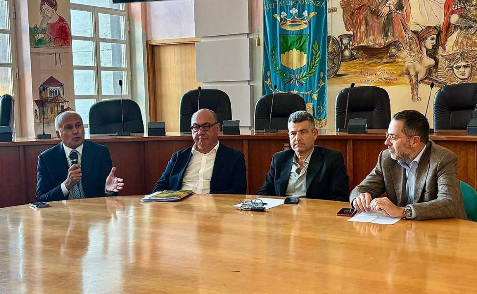 Conferenza stampa sanita Franz Caruso