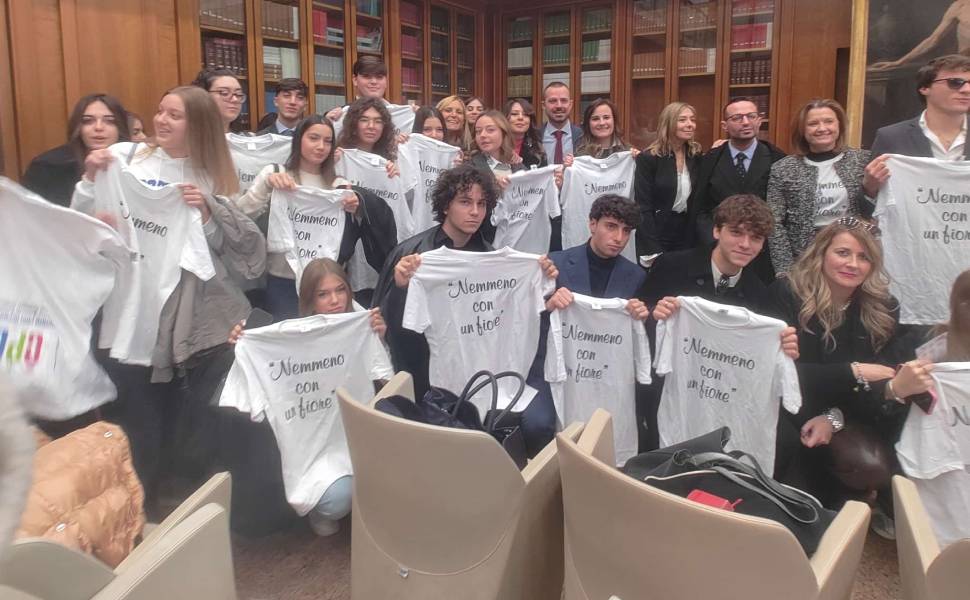 Nemmeno con un fiore biblioteca arnoni cosenza 01