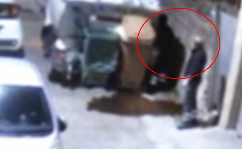 Abbandonano rifiuti in una proprietà privata: beccati dalle telecamere due operatori ecologici 1 operatori ecologici bagnara