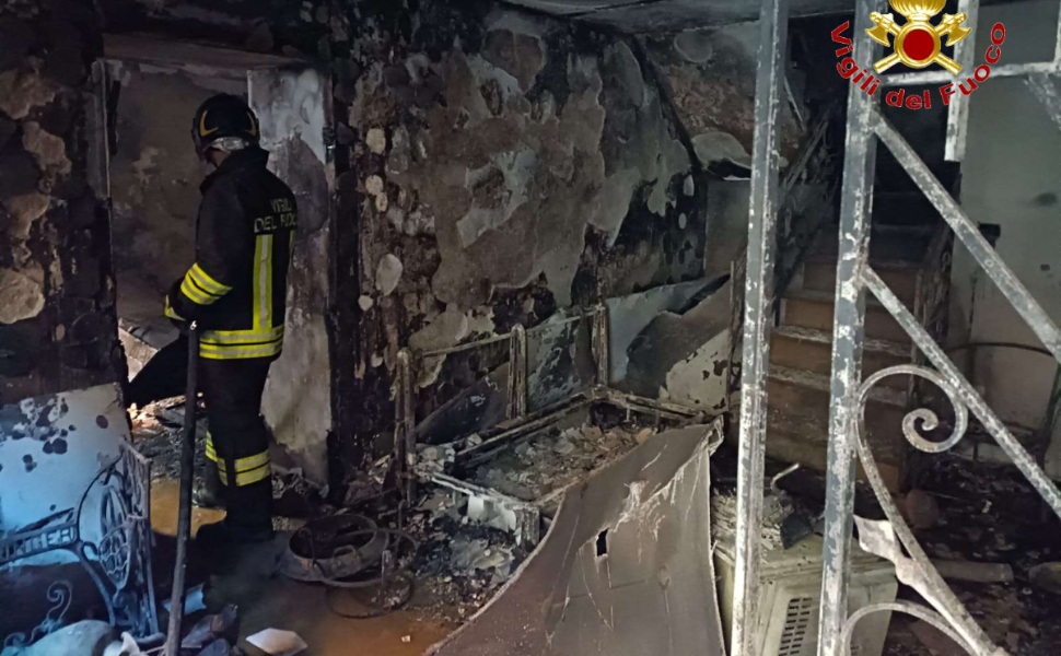 Divampa l'incendio in un'abitazione a Monterosso Calabro: due ustionati 51 INCENDIO-MONTEROSSO