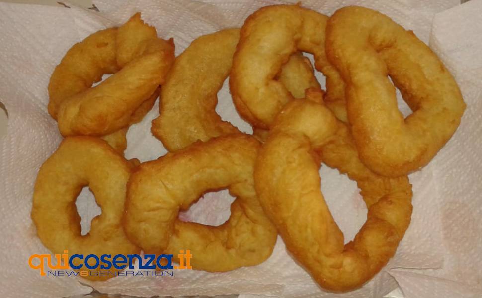 Immacolata a Cosenza: cuddruriaddri e vecchiareddre per la tradizione. Soffici con la ricetta della nonna 53 cuddruriaddri Cosenza