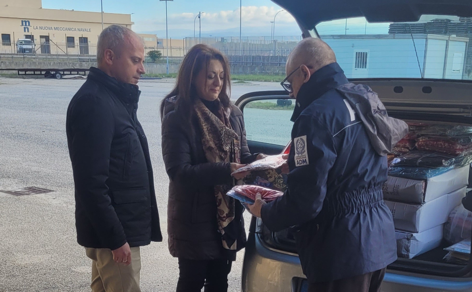 L'Ufficio Dogane dona oltre 12mila capi di abbigliamento alle parrocchie calabresi 51 donazione-capi-abbigliamento
