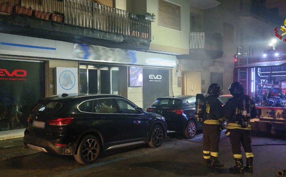 incendio-autosalone-reggio-calabria