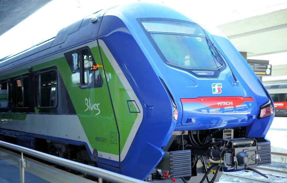 Trenitalia: 100 nuovi treni regionali in arrivo nel 2025. In Calabria sei nuovi convogli ibridi 66 Blues Calabria trenitalia