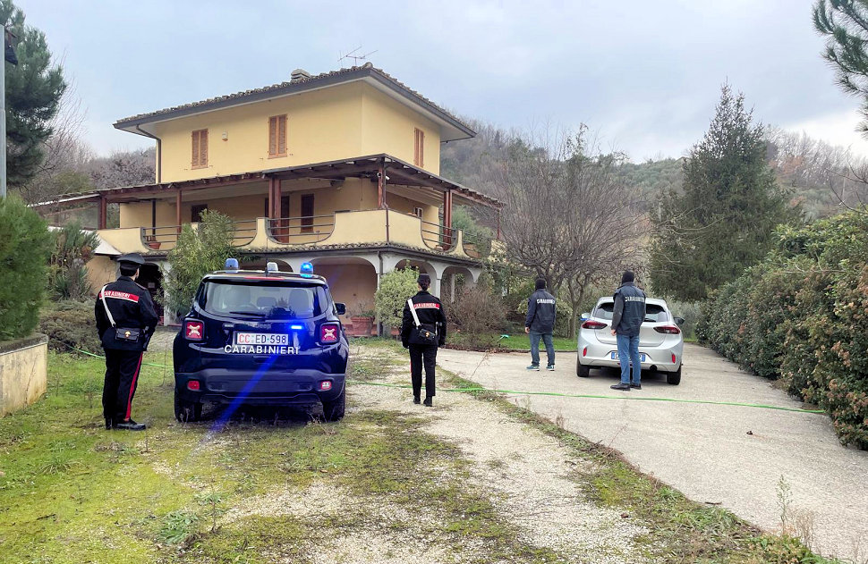 Teramo sequestro villa